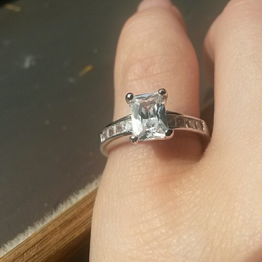 *NWOT* Silver CZ Diamond engagement ring